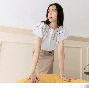 ELASTIC COLLAR EMBROIDERED SHORT SLEEVE TOPS