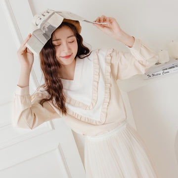 V-Neck Ruffle Patch Contrast Top