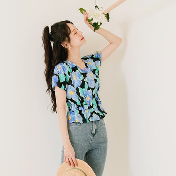 V-Neck Print Button Puff Sleeve Top