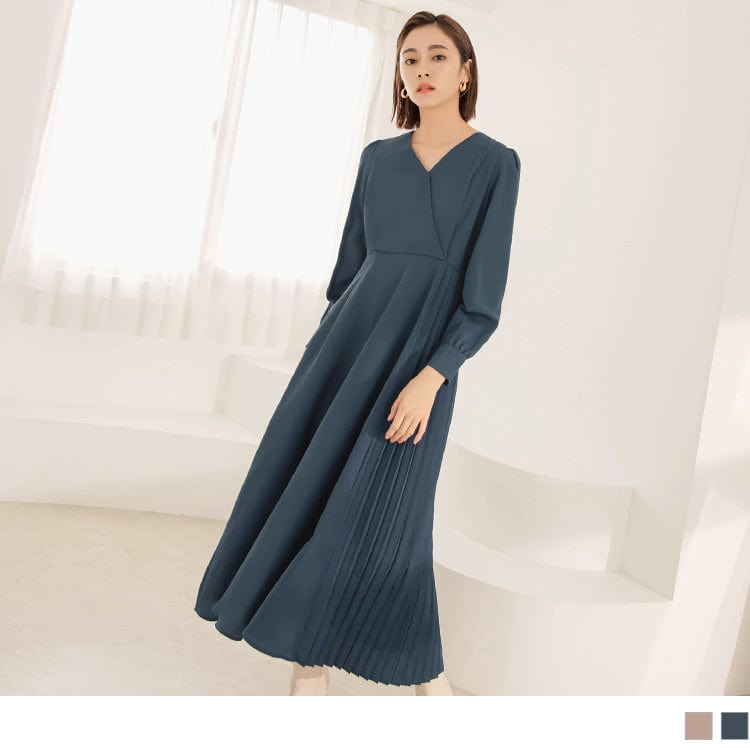 V-NECK PLEAT LONG SLEEVE A-LINE MAXI DRESS WITH BELT