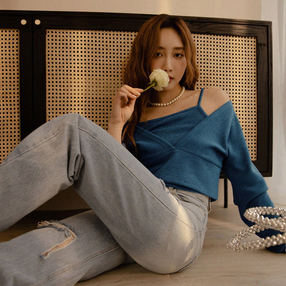 Two-Piece Knit V-Neck Short Top Set