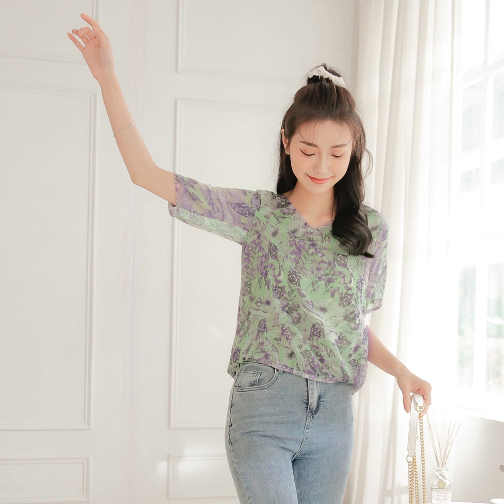 V-Neck Floral Cuff Wide Fit Top